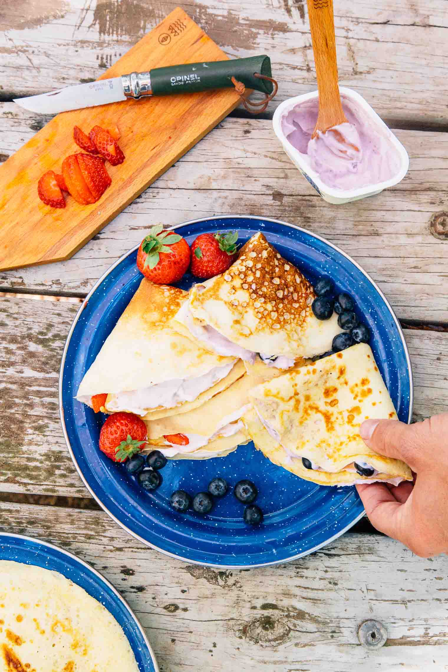 Ponnukokur pancakes on a blue plate