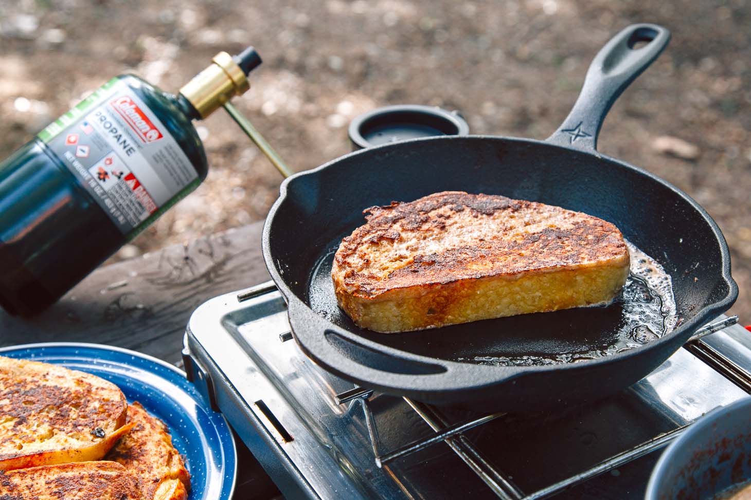 https://www.freshoffthegrid.com/wp-content/uploads/2017/08/how-to-make-french-toast-while-camping.jpg