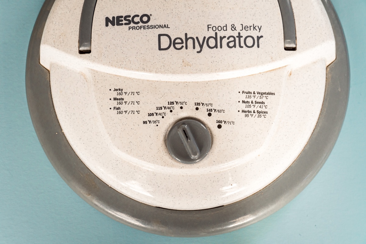 The temperature dial on a nesco dehydrator