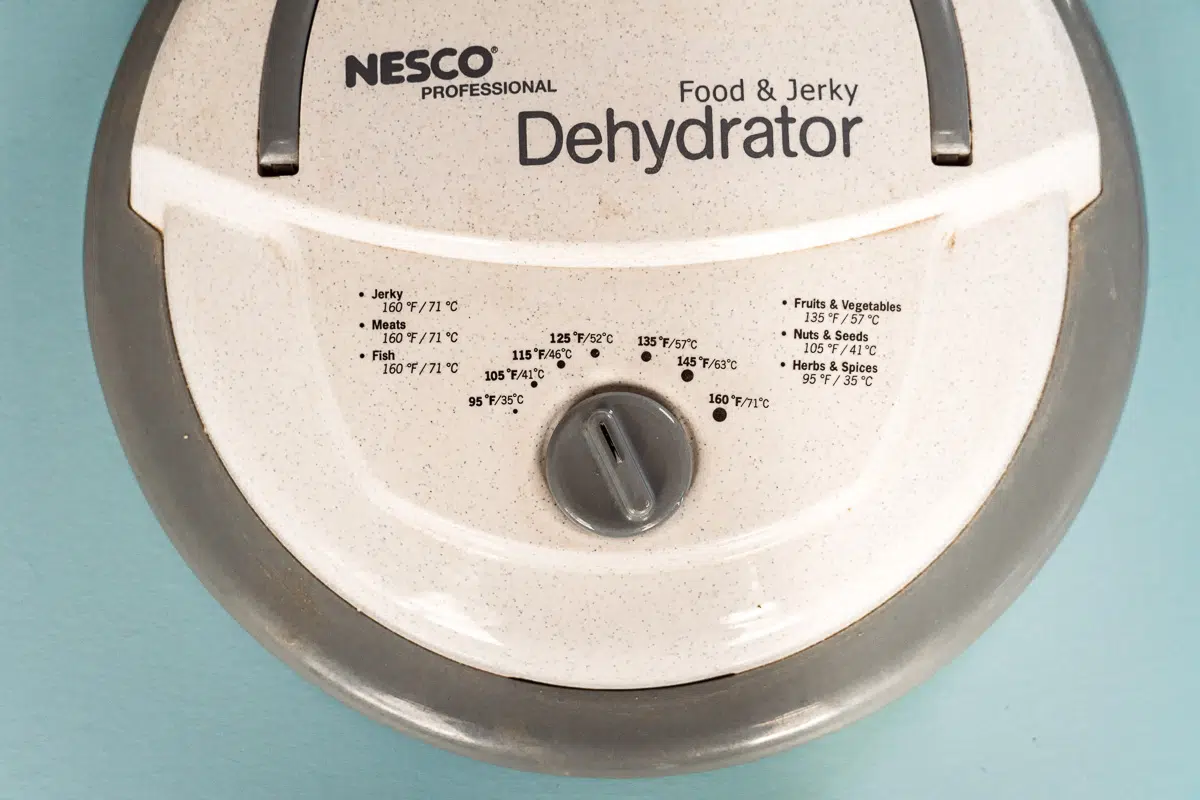 The temperature dial on a nesco dehydrator