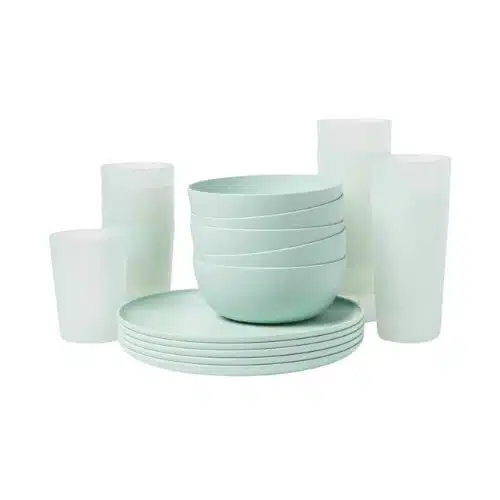 A set of green dishes