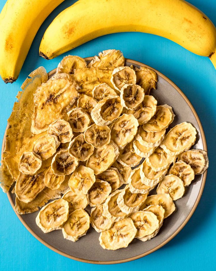 Dehydrated bananas on a plate