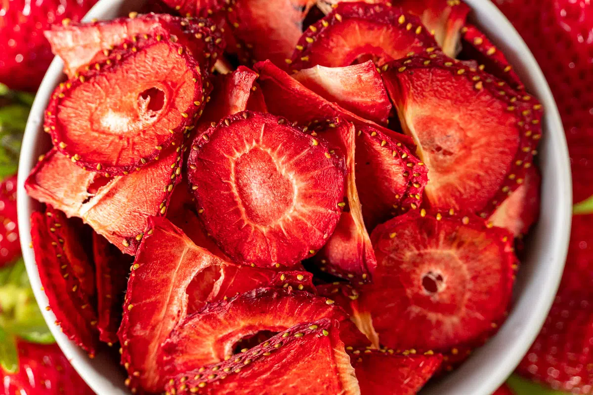 Dehydrated strawberry slices