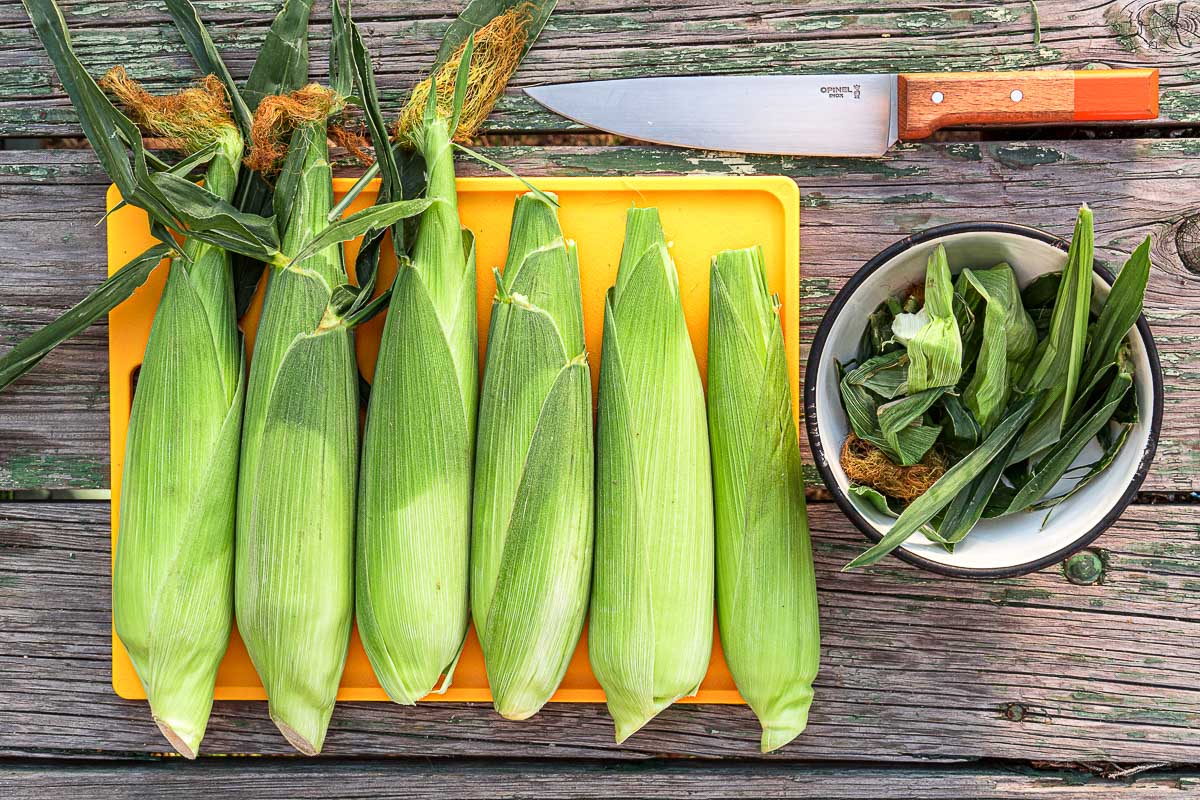 Corn cobs on a cutting board