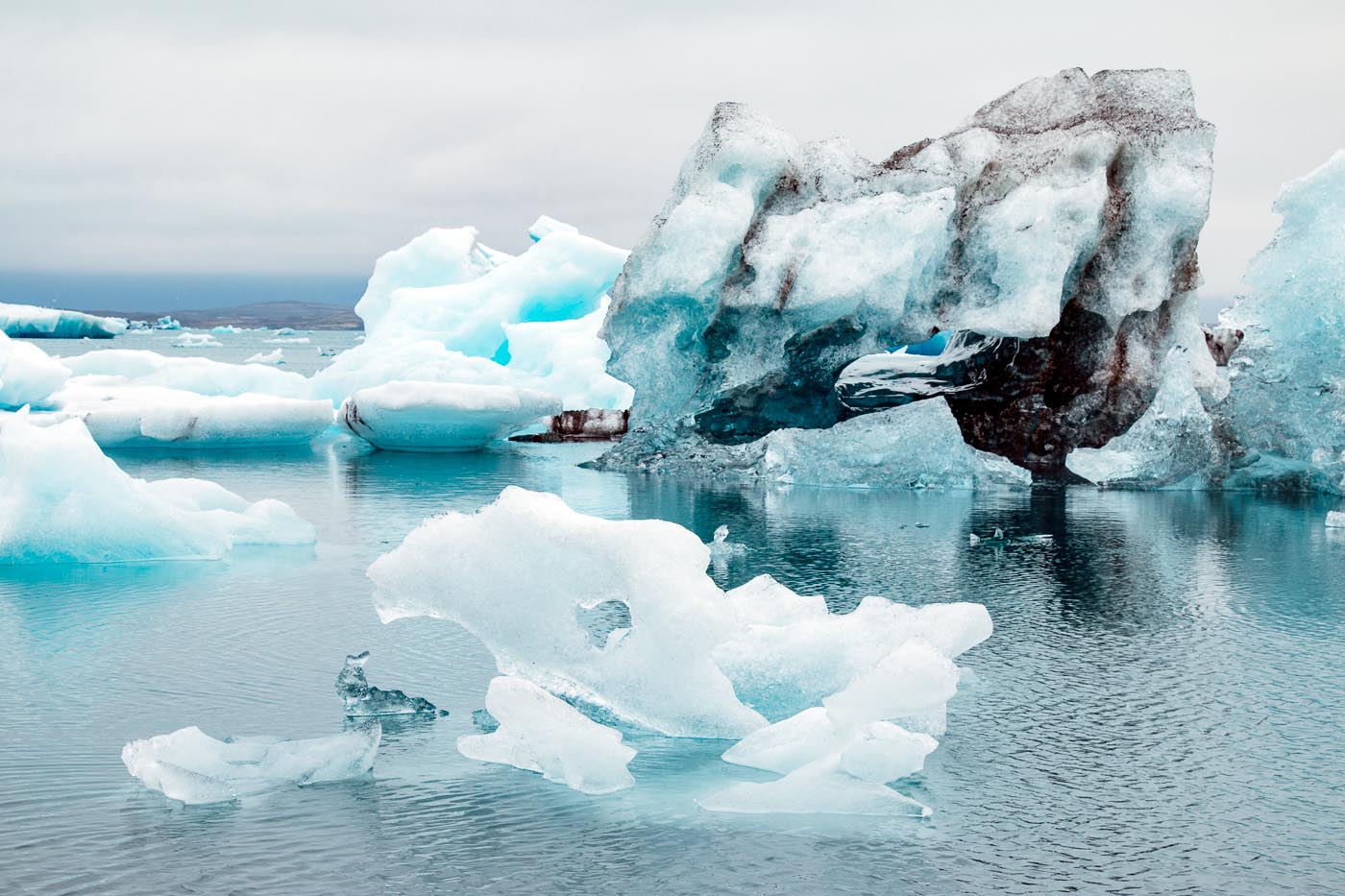 Blue icebergs floating in the Jökulsárlón iceberg lagoon